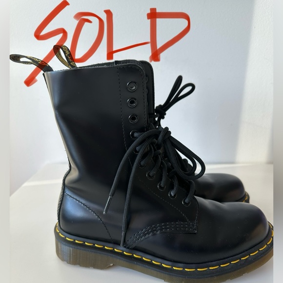 Dr Martens Boots - Picture 1 of 8